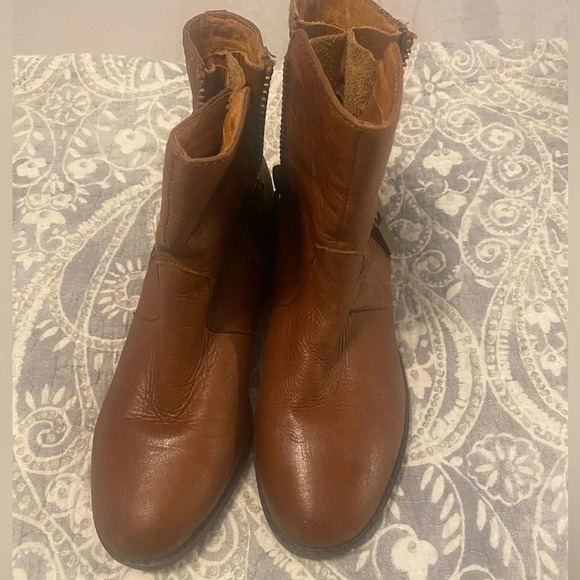 Kenneth Cole NY Marcy Cognac Leather Ankle Booties size 6 comfortable zippered - Picture 1 of 7